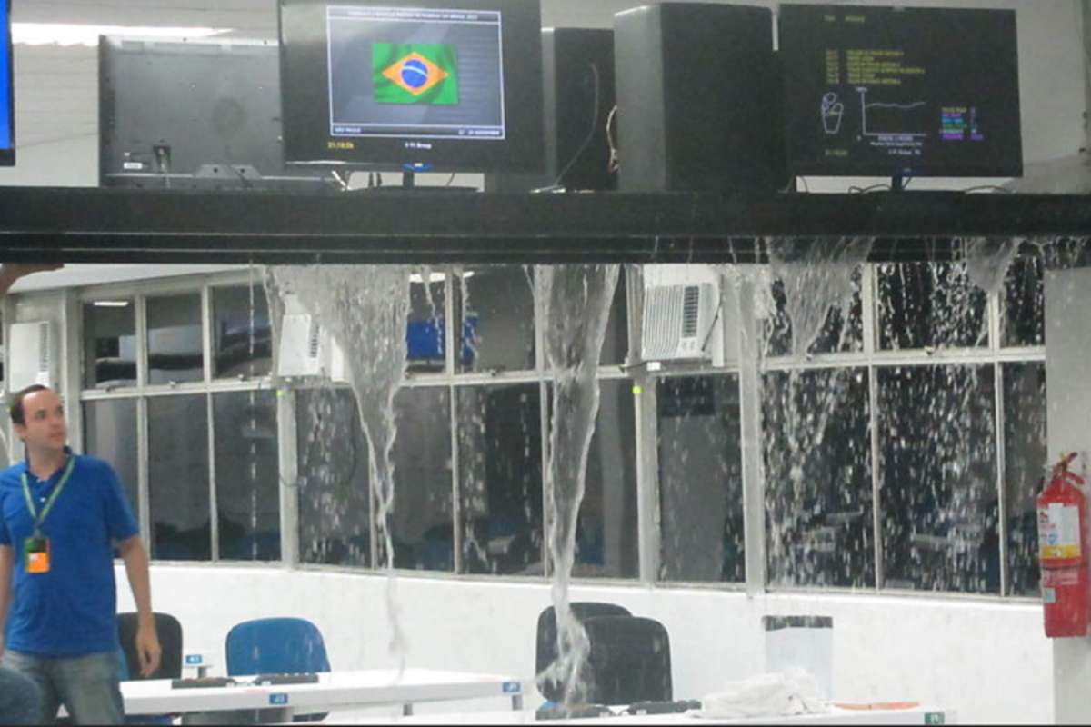 Jetzt im Pressesaal bitte alle Laptops zuklappen!