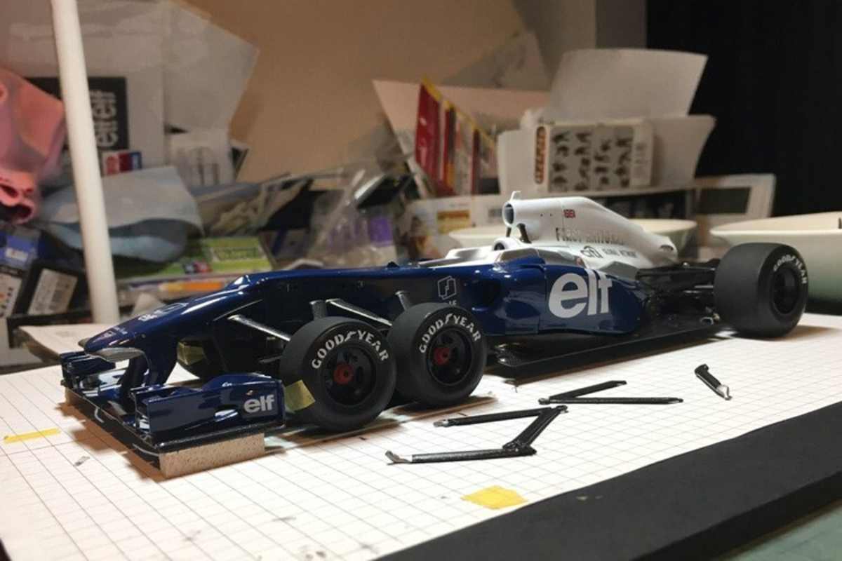 Die Vorderachse mit vier kleinen Rädern