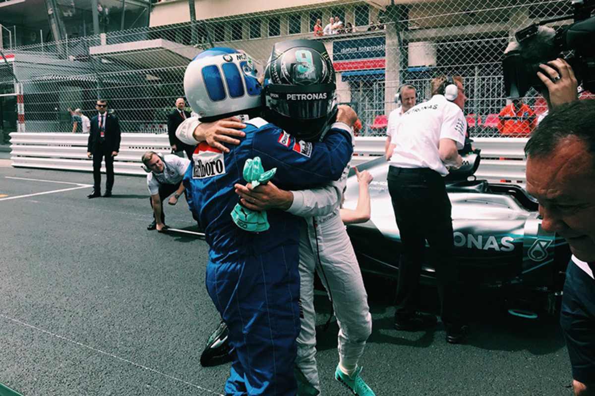 Eine herzliche Umarmung nach den Demo-Runden