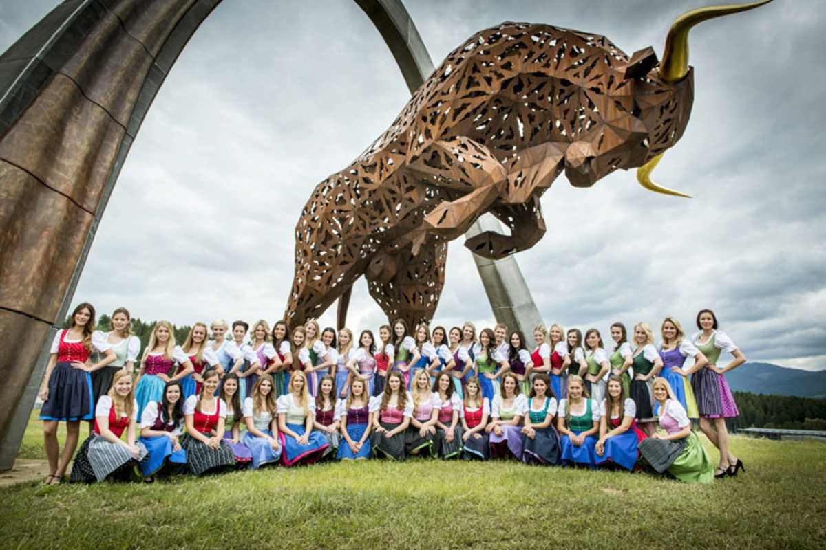 Jede Una trägt eine andere Tracht