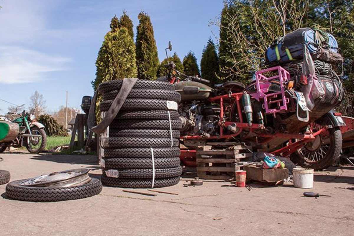 Nein, wir sind weder in der Formel 1 noch in der Moto-GP. Aber diese Gummis sind für die kommenden Monate einfach überlebenswichtig. Die Reifenmischung ist Nebensache.