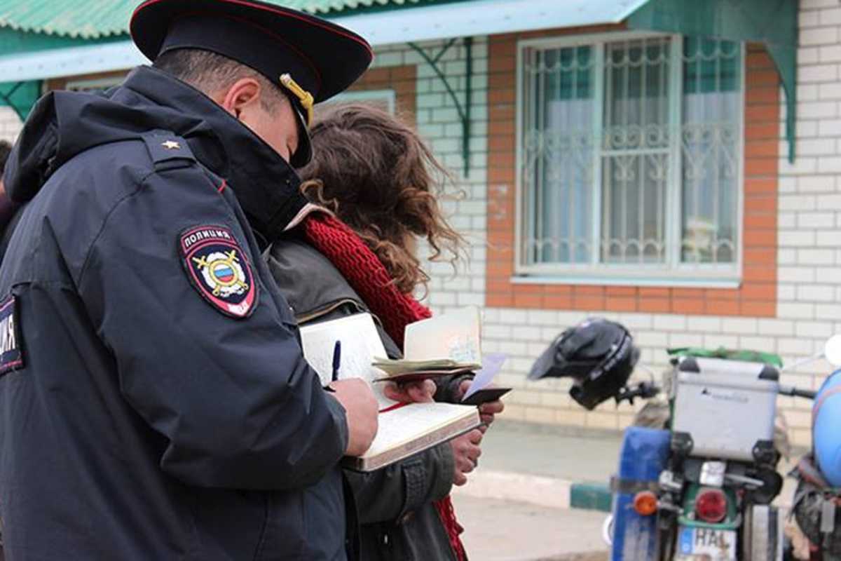 Bis zu 10 Polizeikontrollen pro Tag und eine Festnahme mussten die Abenteurer über sich ergehen lassen