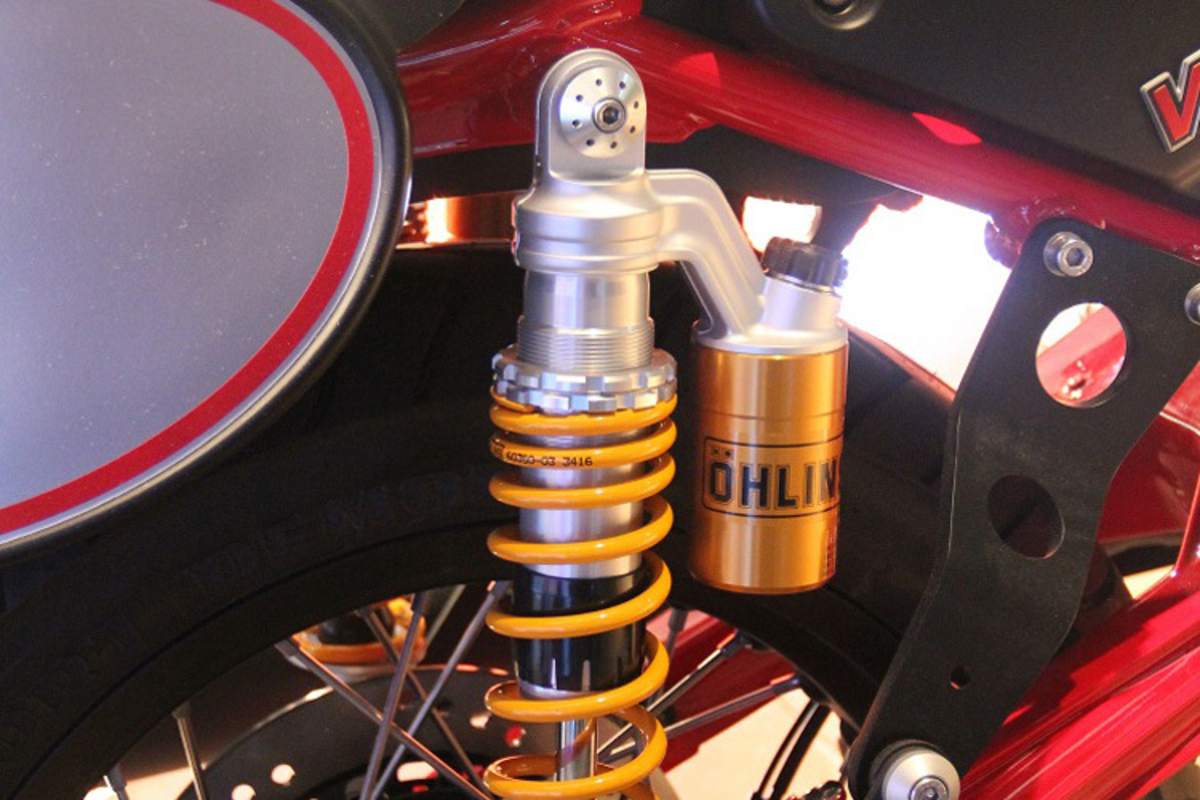 Unter anderem neu an der V7 III Racer: Einstellbare Federbeine von Öhlins 