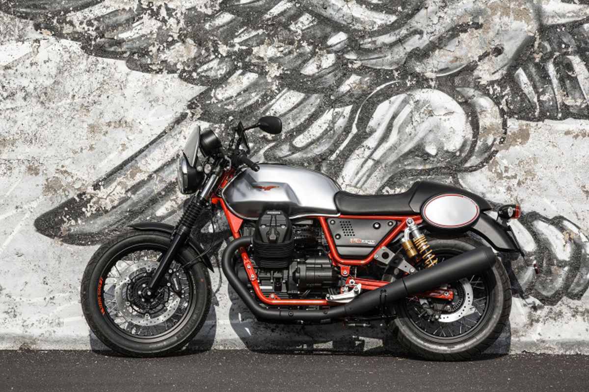 Moto Guzzi V7 III Racer: Café Racer von der Stange mit sehr moderater Sitzposition