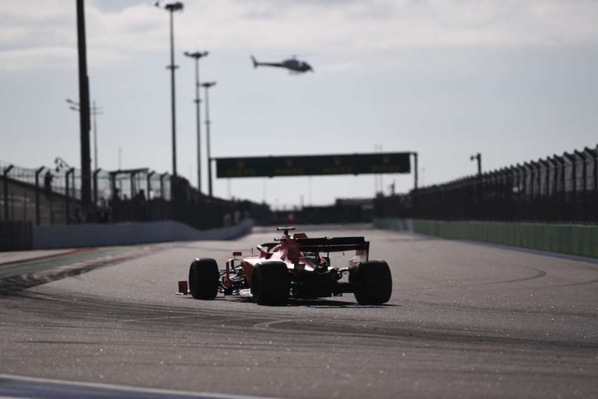 2012 wird beim Red Bull von Sebastian Vettel eine Aktion von 2007 wiederholt: Gegen eine Spende konnten sich Fans beim Rennen in Silverstone auf dem Auto verewigen. Durch die Lackierung in Teamfarben muss man aber schon genauer hinschauen.