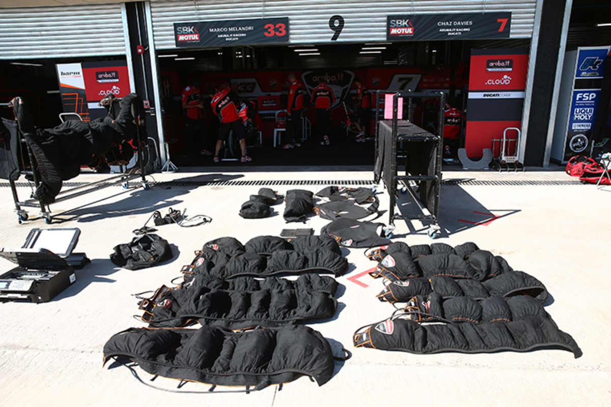 Reifenwärmer zum Trocknen in der Sonne