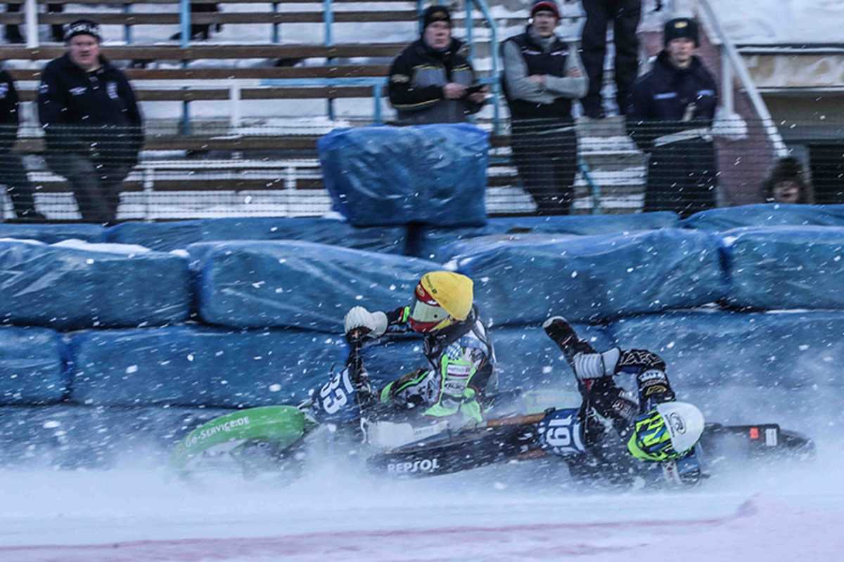 Martin Haarahiltunen stürzte im Halbfinale im Kampf mit Hans Weber