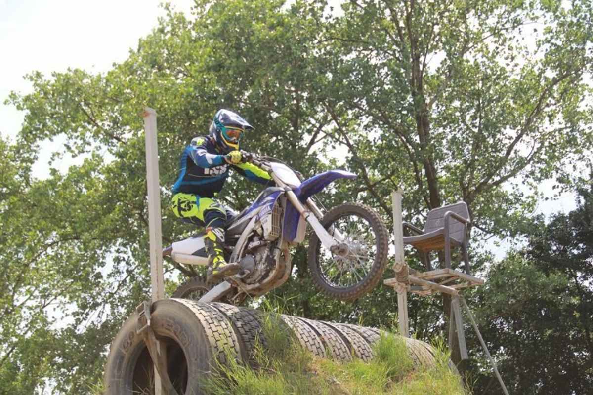 An den Kurstagen können auch die heute üblichen künstlichen Hindernisse trainiert werden