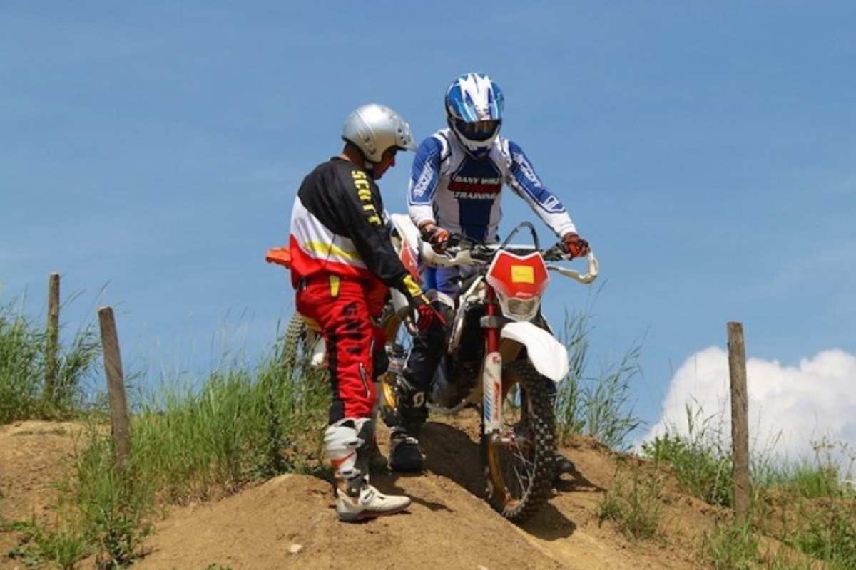 Schrittweise werden die Abfahrten steiler und länger