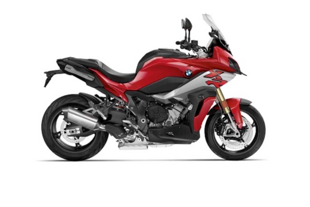 Eigener Stil: Reise-Supermoto mit massig Power aus vier Zylindern