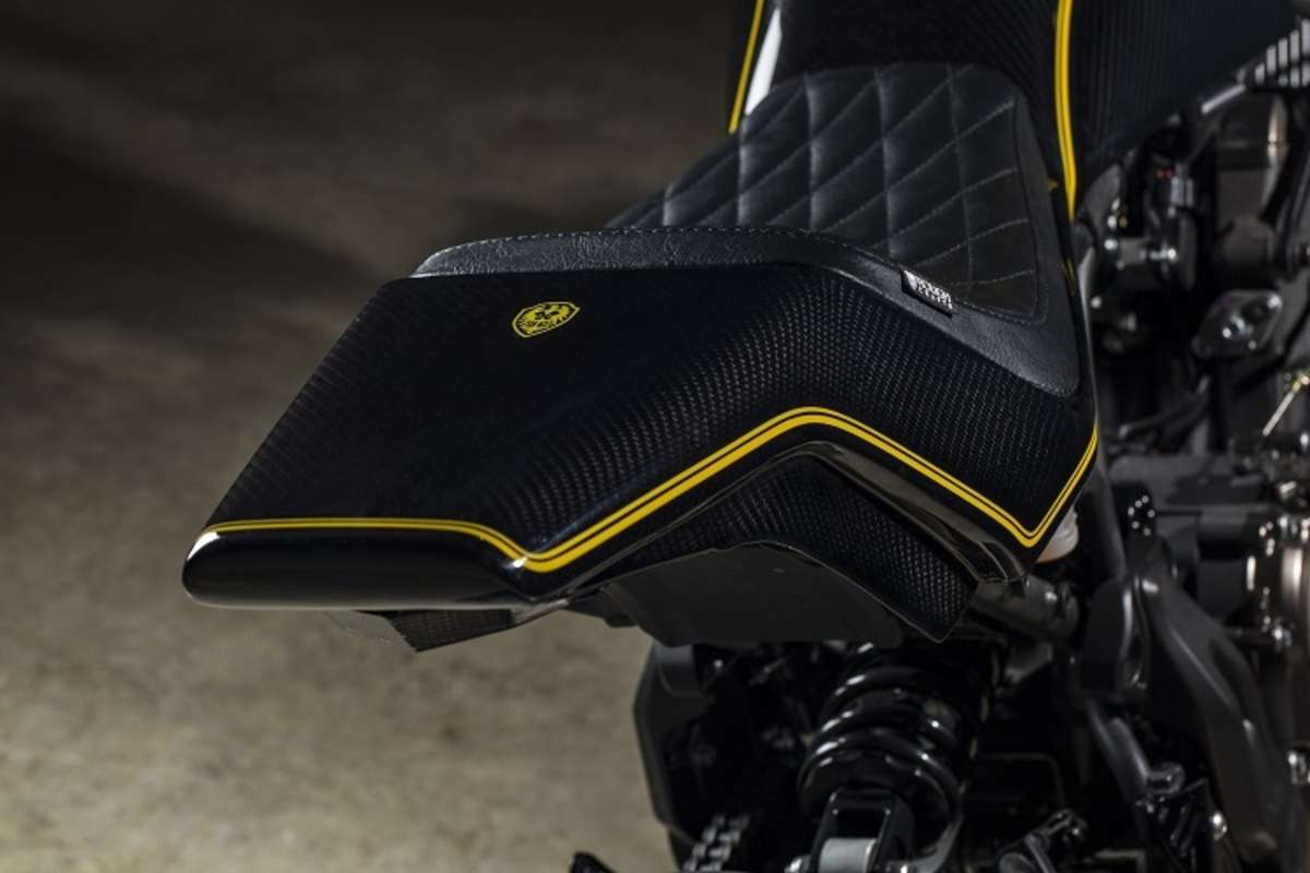 Die Tank-Sitz-Kombination aus Carbonfiber von MS Pro passt ohne weitere Änderungen auf die XSR 700