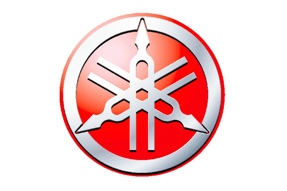 Das Yamaha-Logo zeigt drei gekreuzte Stimmgabeln