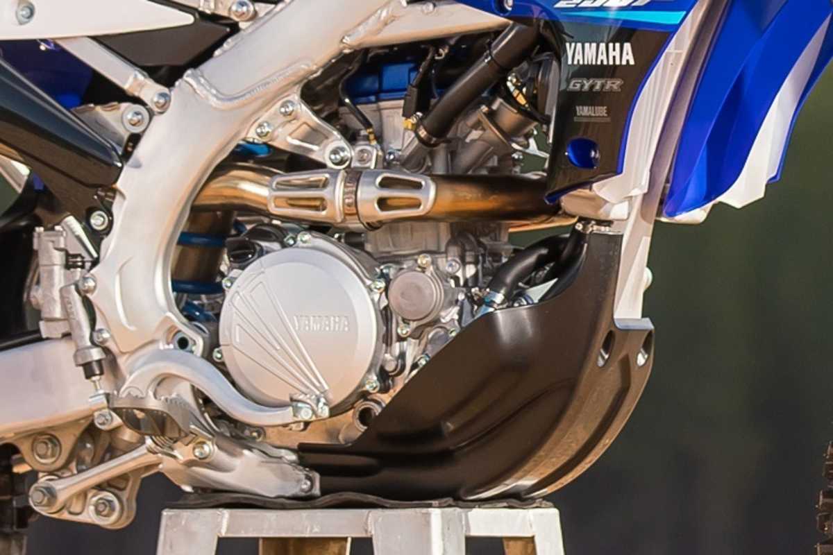 Auch in der neuesten Version wurde die Motorarchitektur mit dem nach hinten geneigten Zylinder und dem Einlass nach vorne beibehalten