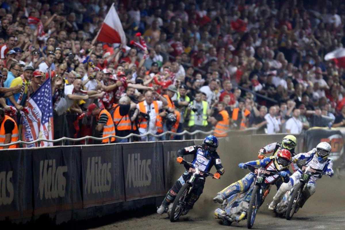 Die polnischen Fans feierten Bartosz Zmarzlik (vorne)