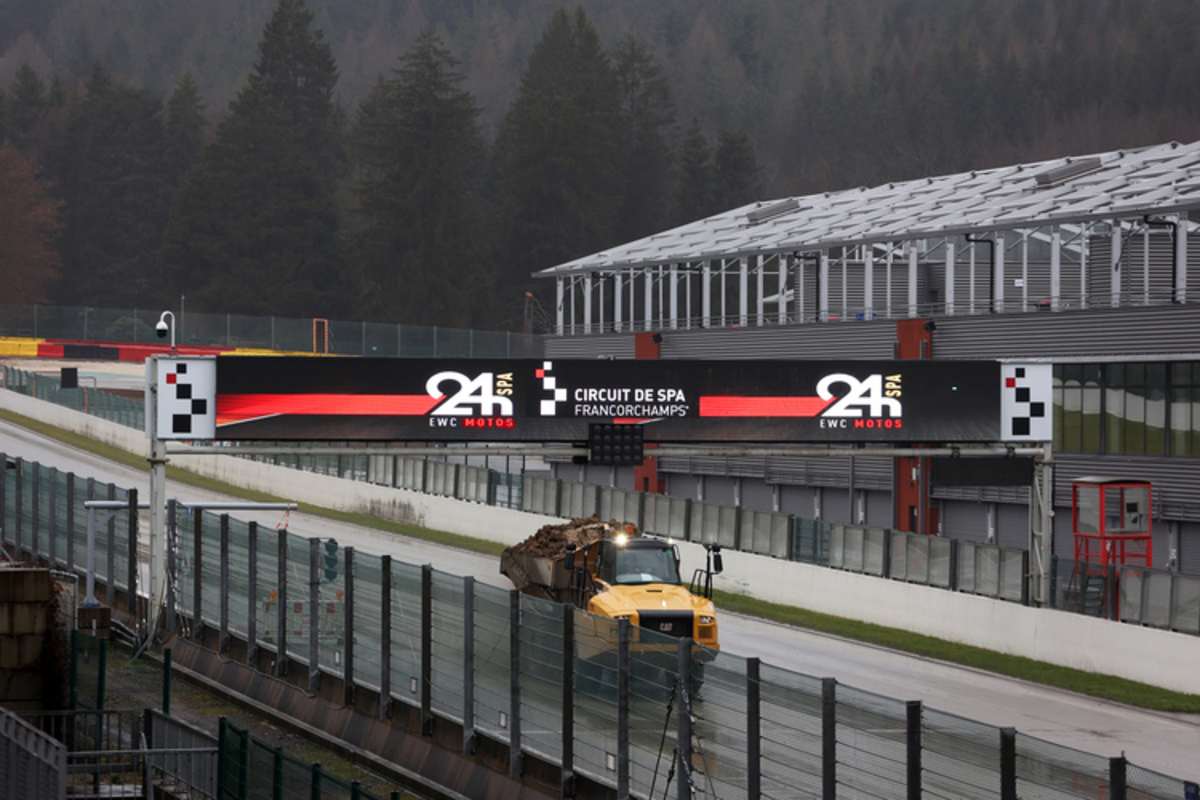 Bauarbeiten auf der Start-und-Ziel-Geraden