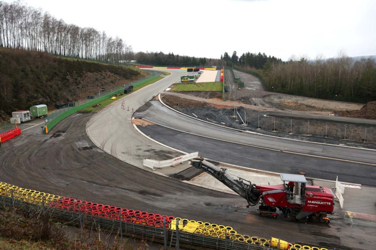 Kurve 9 erhält eine Variante für Motorräder, damit mehr Sturzraum vorhanden ist