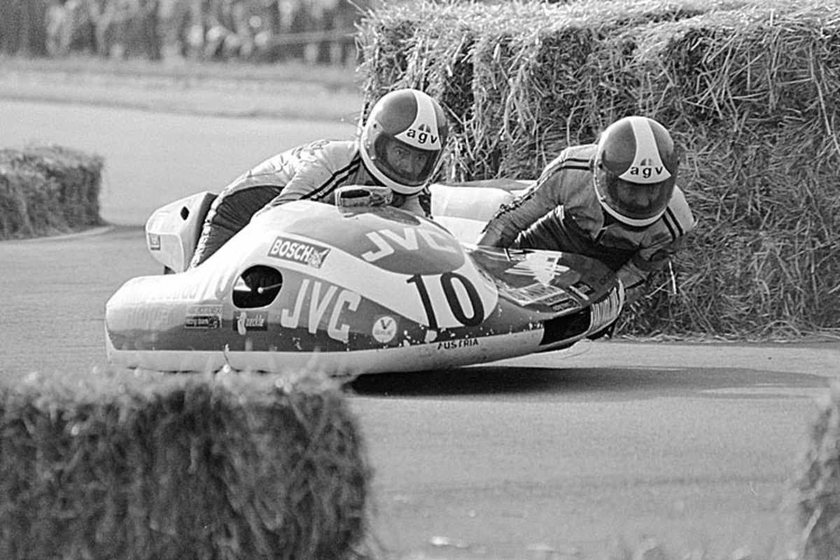 Auch den Seitenwagen vermochte Stropek (hier mit Karl Altrichter) am Limit zu bewegen