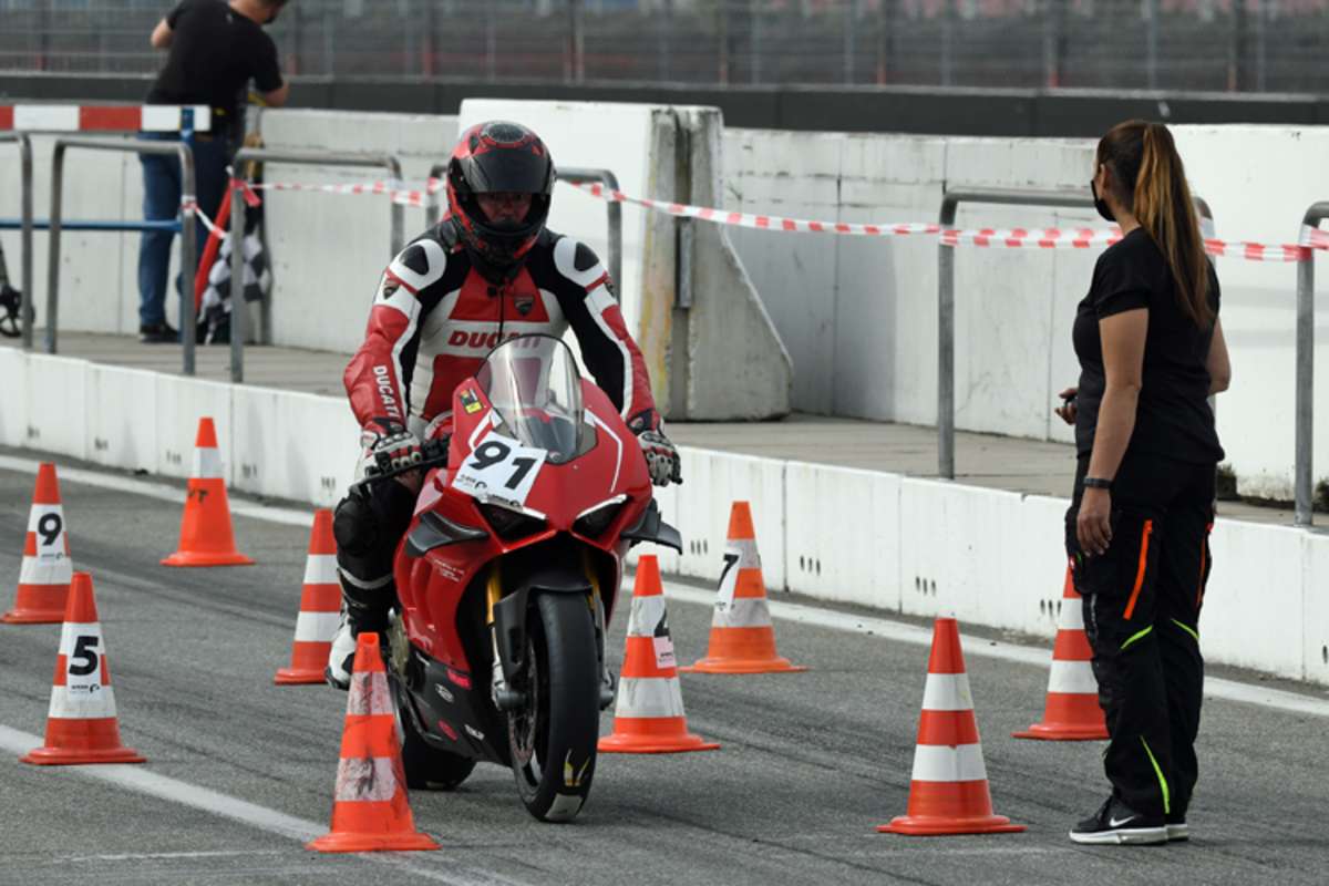 Helm ist die bessere Maske