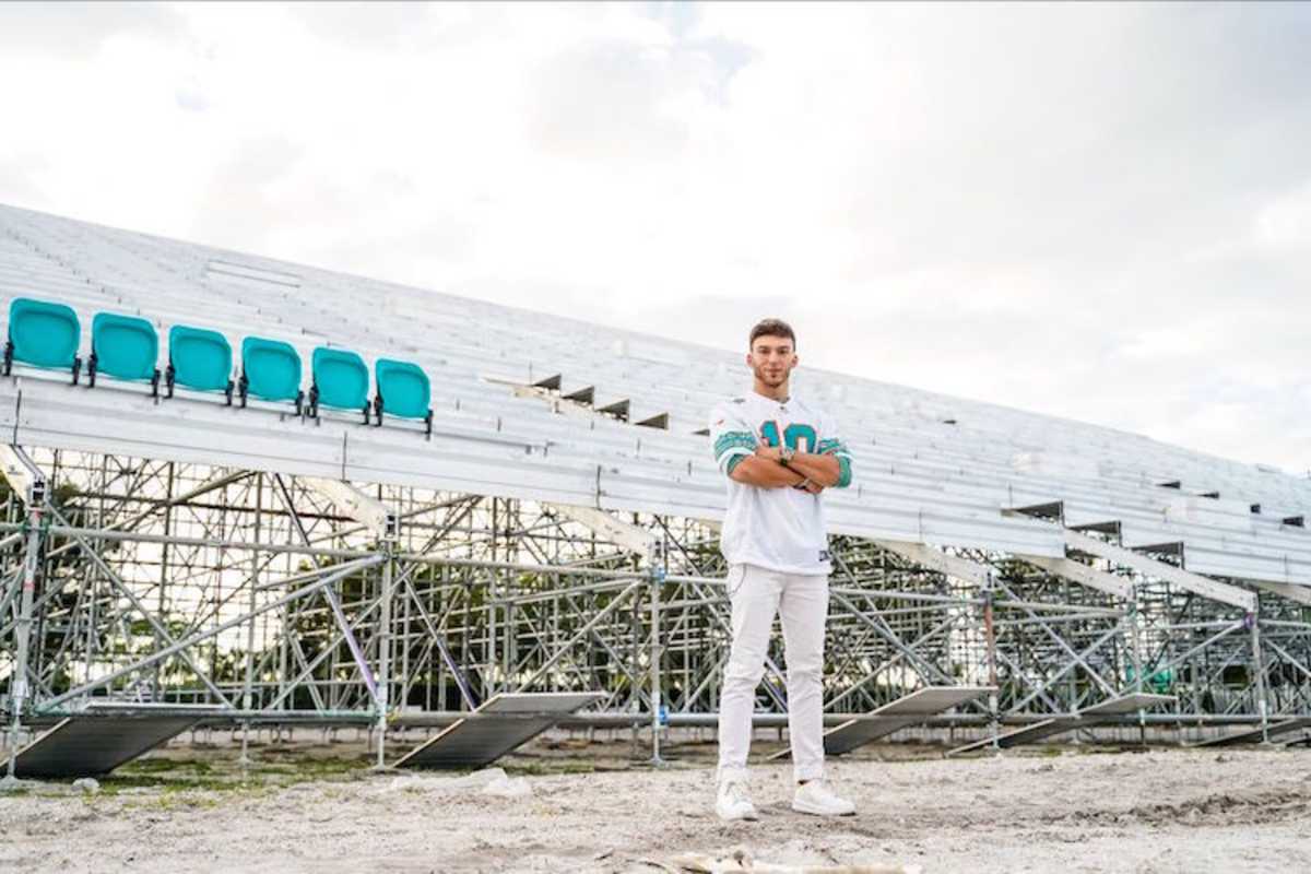 Die ersten Sitzschalen sind montiert