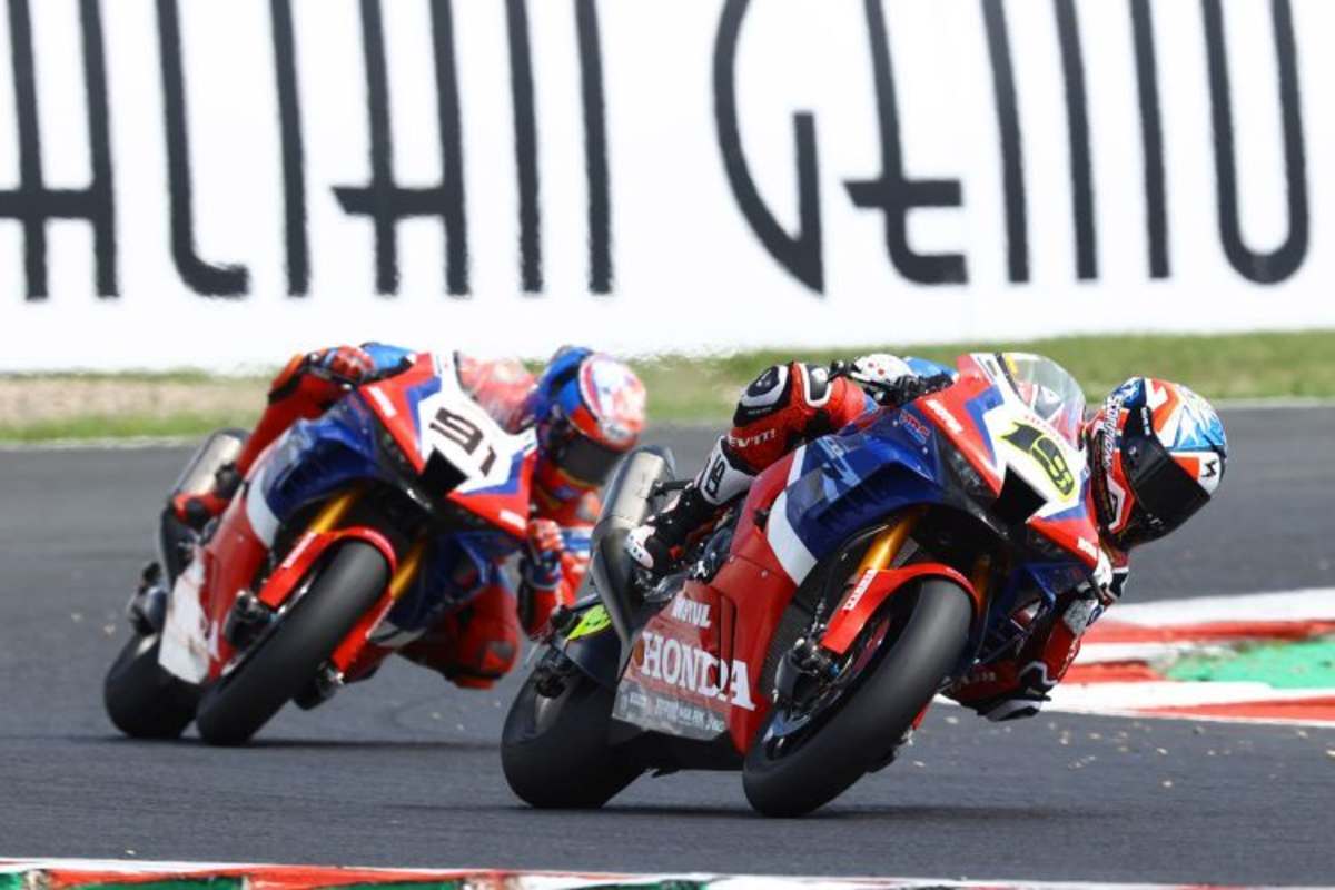 Leon Haslam & Álvaro Bautista