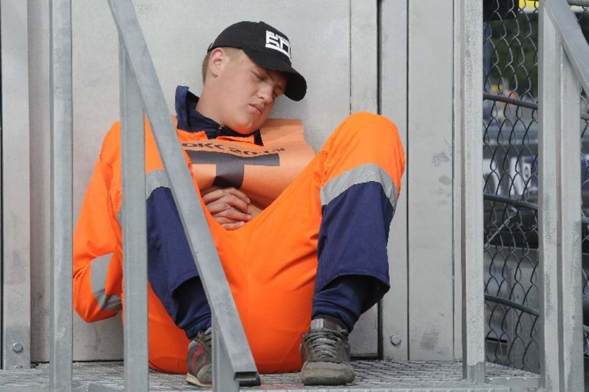 Und die Streckenposten war voll bei der Sache