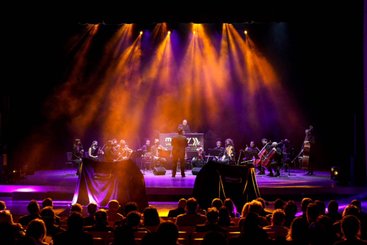 DJ Ralf und das «Orchestra Sinfonica G. Rossini» umrahmte den Event