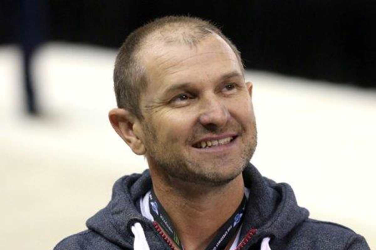 Leigh Adams im Rollstuhl