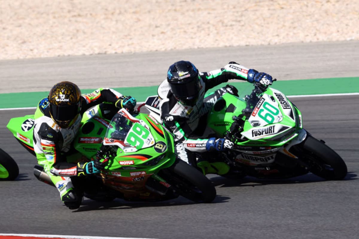 Der aktuelle Supersport-300-Weltmeister Adrian Huertas (99) und Dirk Geiger (60)