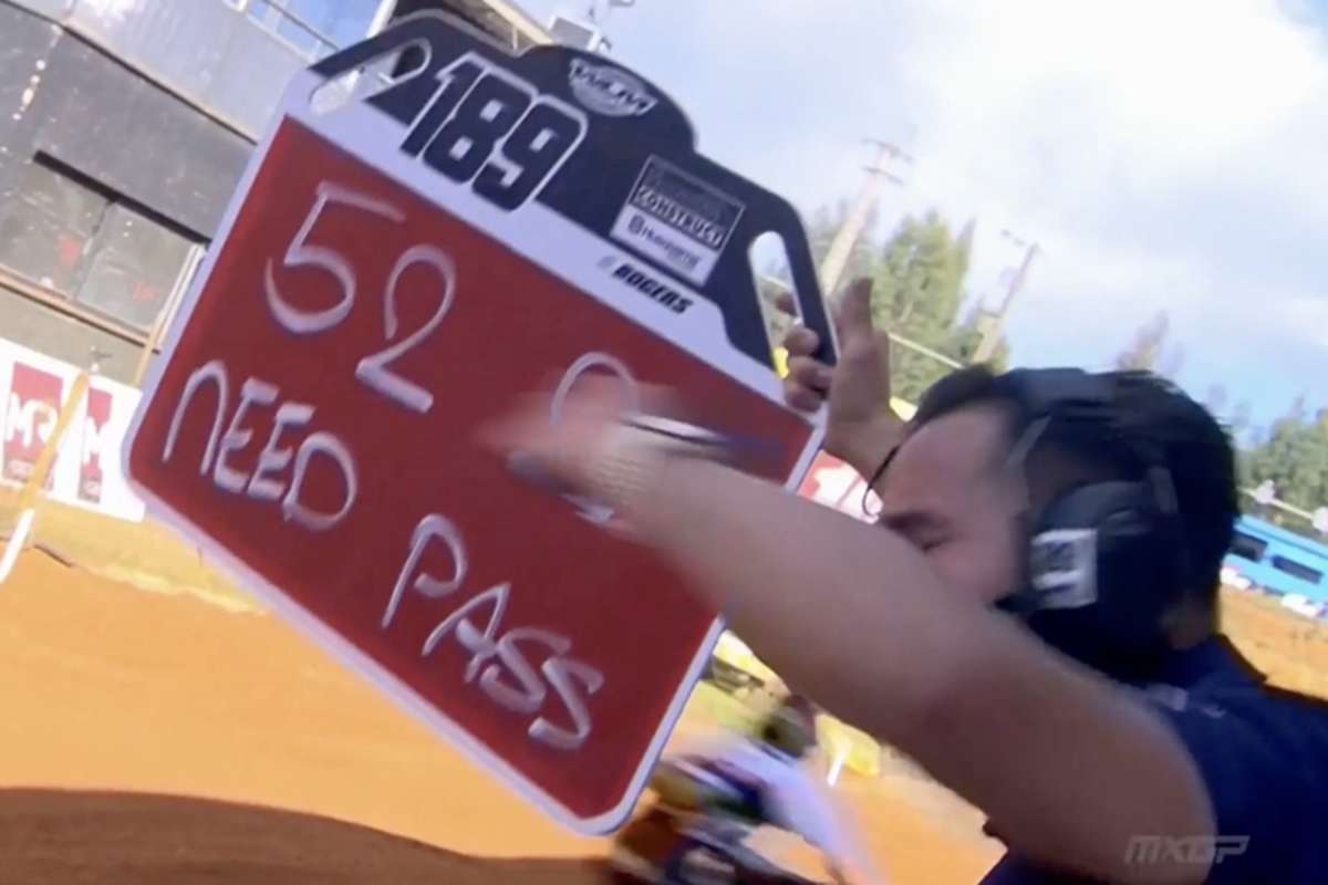 Die Box von Bogers zeigt dem Niederländer an, dass er auf Podiumskurs ist, wenn er überholt