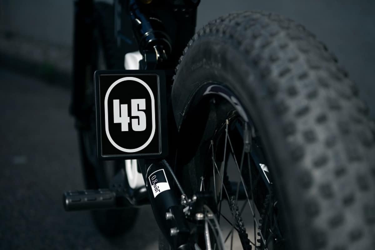 Für andere Verkerkehrsteilnehmer sichtbar wird der angewählte Speedmodus angezeigt