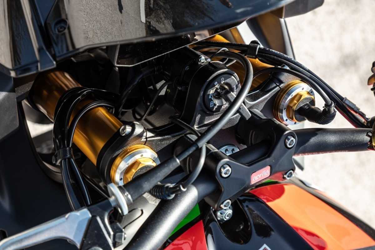 Der Factory-Version vorbehalten: Das elektronische Fahrwerk Öhlins Smart EC 2.0