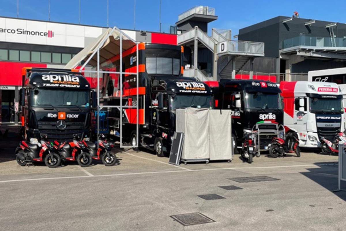 Bei Aprilia wurde gestern zu Mittag noch Hand angelegt