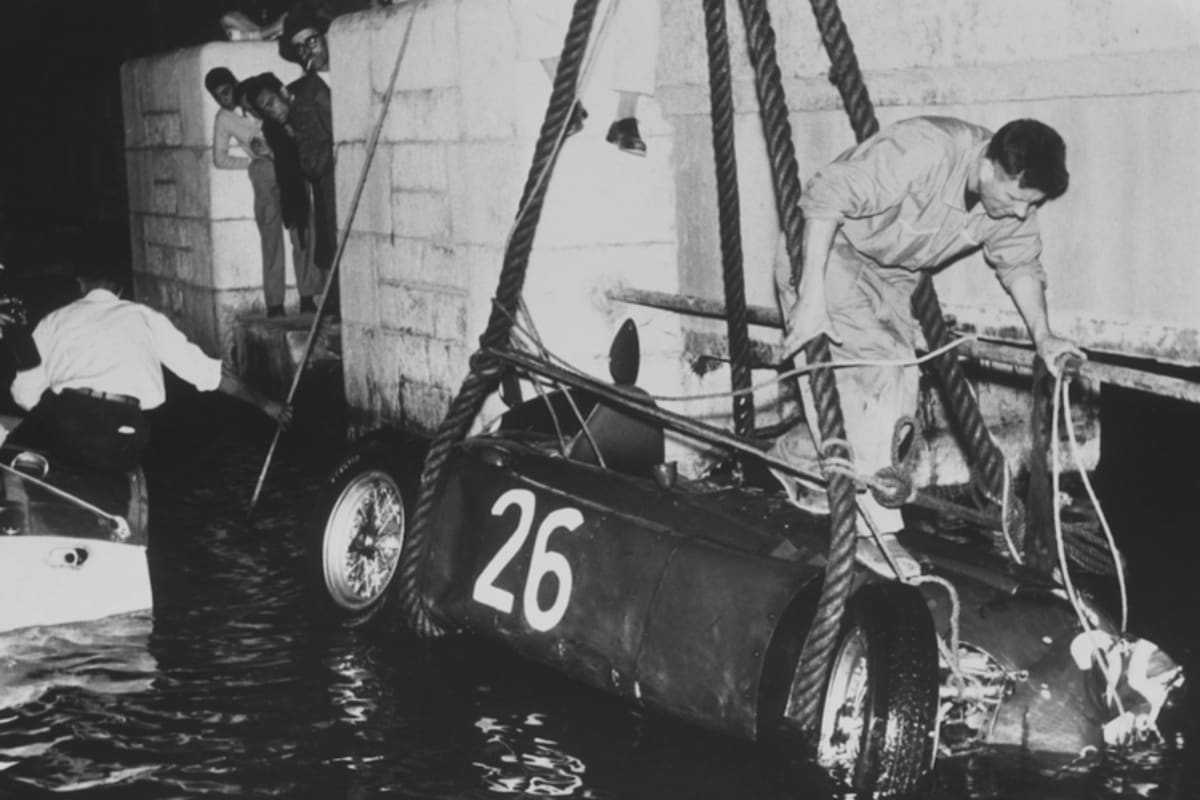 Ascaris Wagen wurde in der Nacht aus dem Hafenbecken gefischt