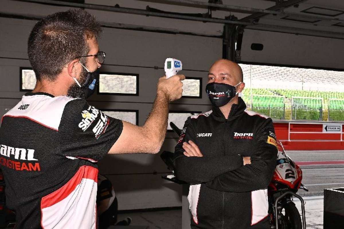 Ńicht «Hände hoch», sondern Fieber messen 