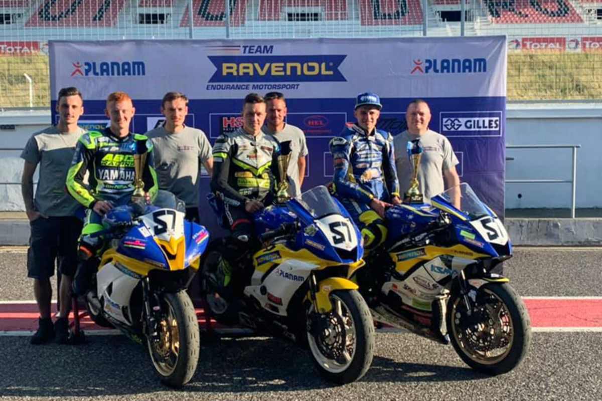 Chris Beinlich (Mitte) bei der DLC