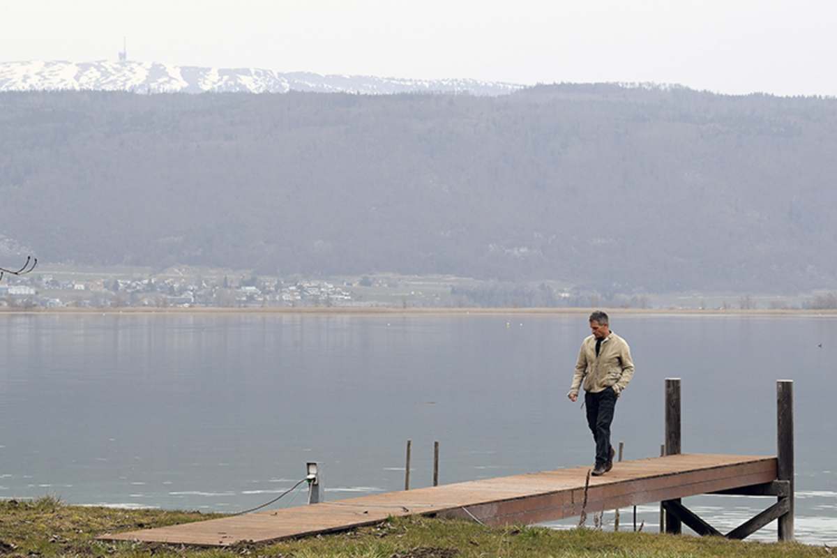 Auch ein Bootsanlegesteg gehört zum Haus am Bielersee