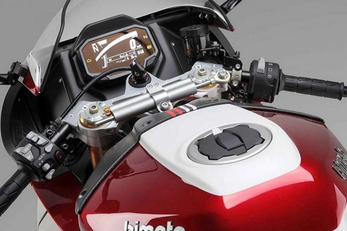Nicht nur der Motor, auch das Display und die Lenkerarmaturen stammen von Kawasaki