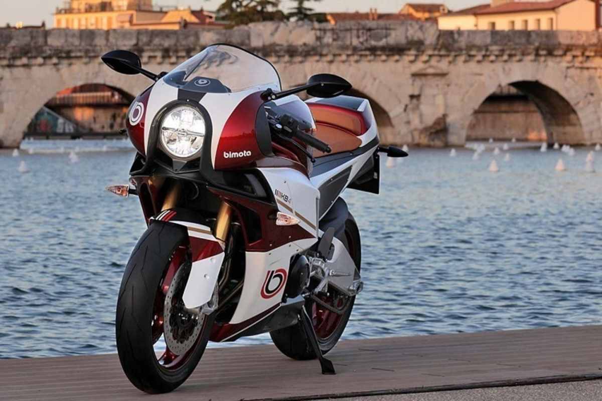 Runde Formen, runder Scheinwerfer: Willkommen zurück in den 80ern