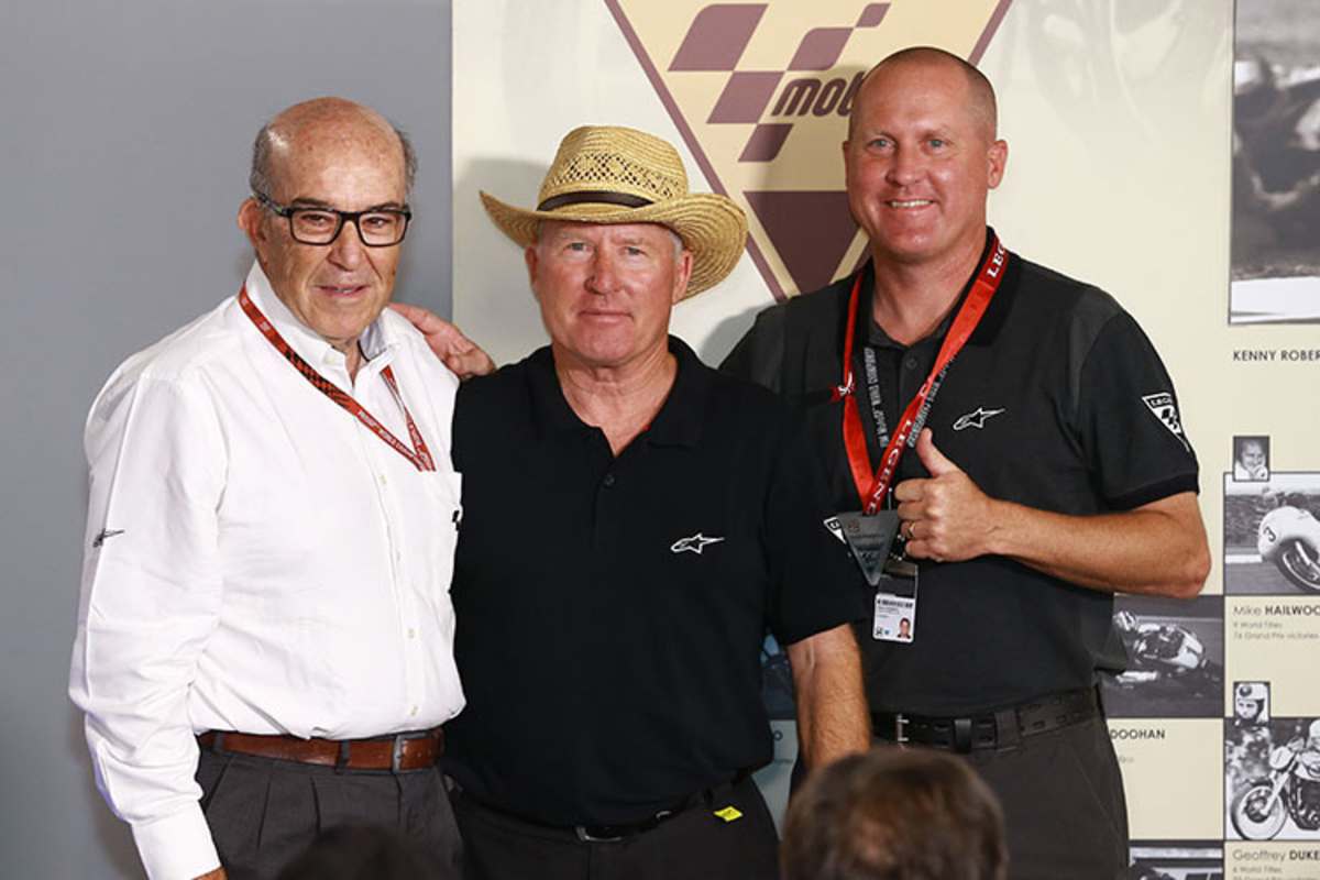 Dorna-Chef Ezpeleta mit Kenny Roberts sen. und jun.