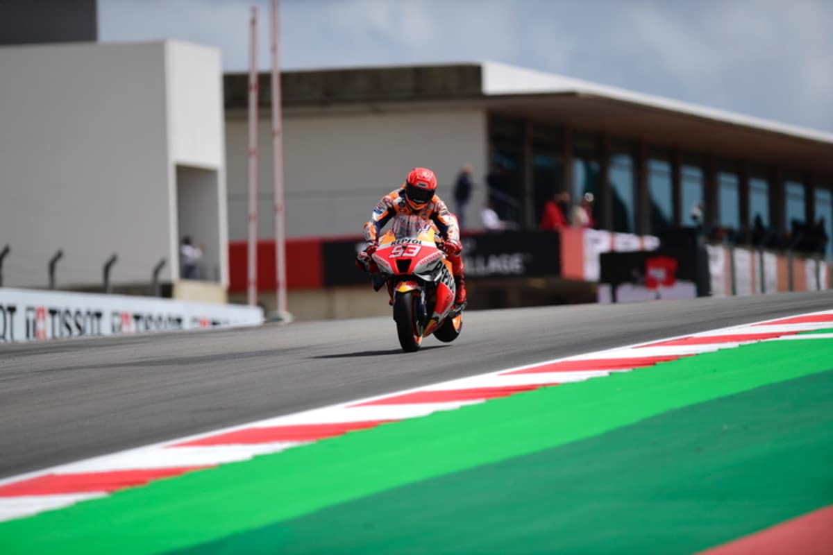 Auf der Kuppe nach Start-und-Ziel