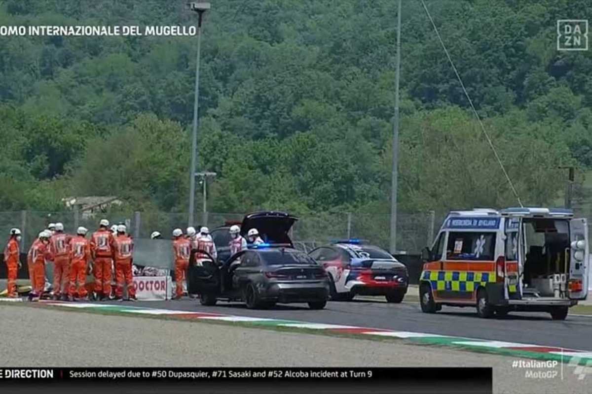 Der Unfallort wurde gegen neugierige Blicke abgeschirmt