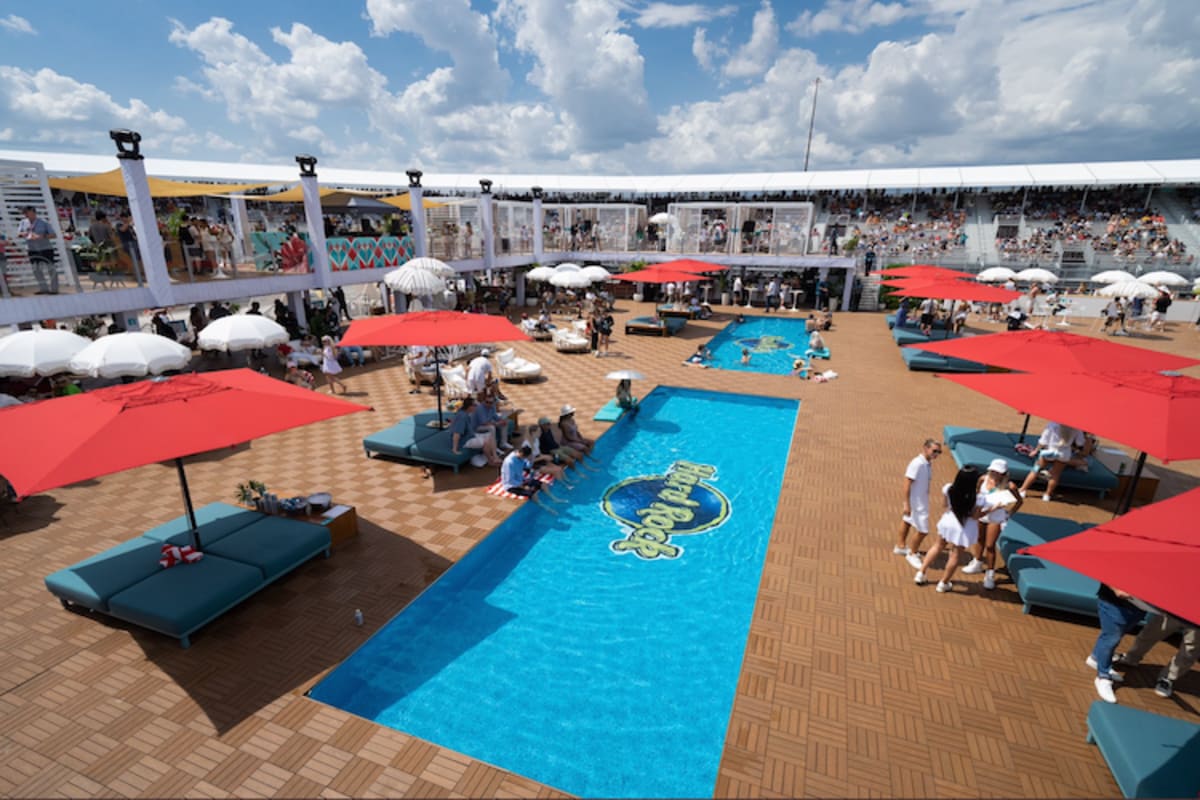 Pool-Atmosphäre auf der Rennanlage