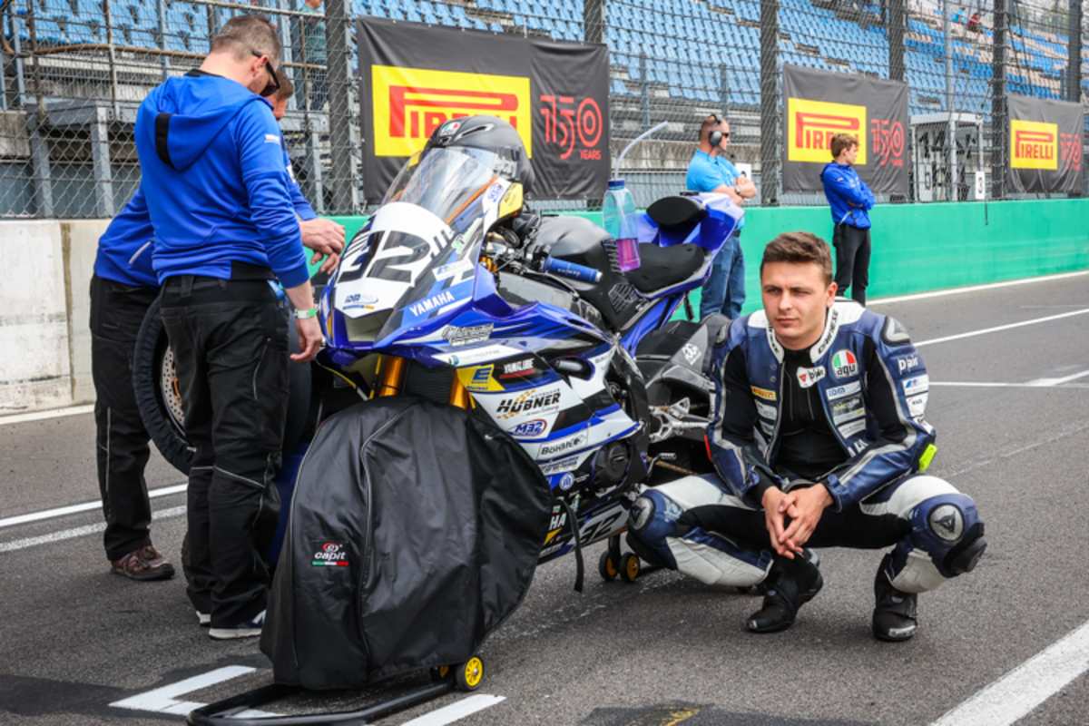 Konzentration vor dem Start von der Pole Position