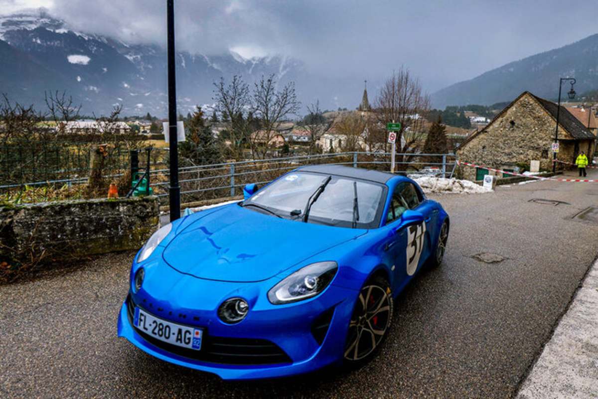 Esteban Ocon als Vorwagen im Alpine A110