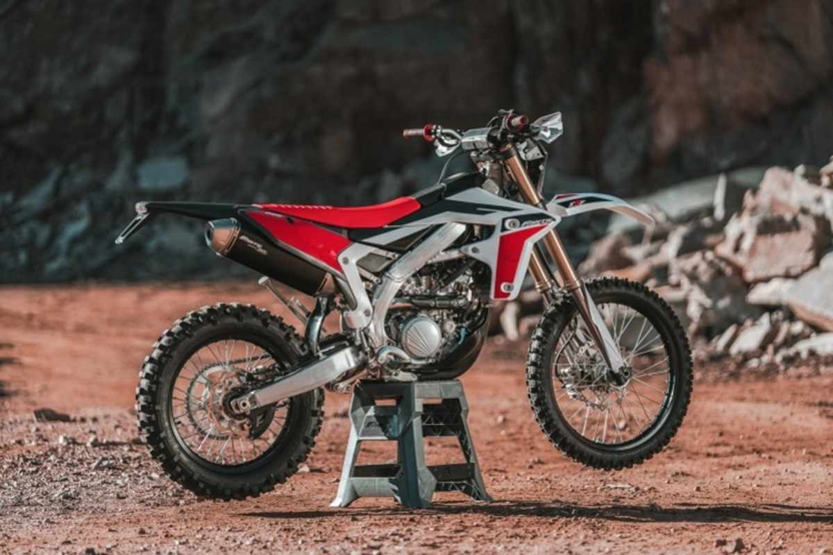 Rot statt Blau: Die Fantic XEF 250 basiert auf bewährter Technik von Yamaha