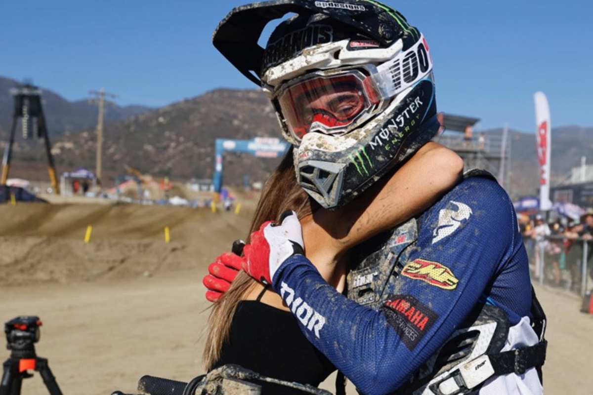 Dylan Ferrandis nach der Zielankunft in Pala