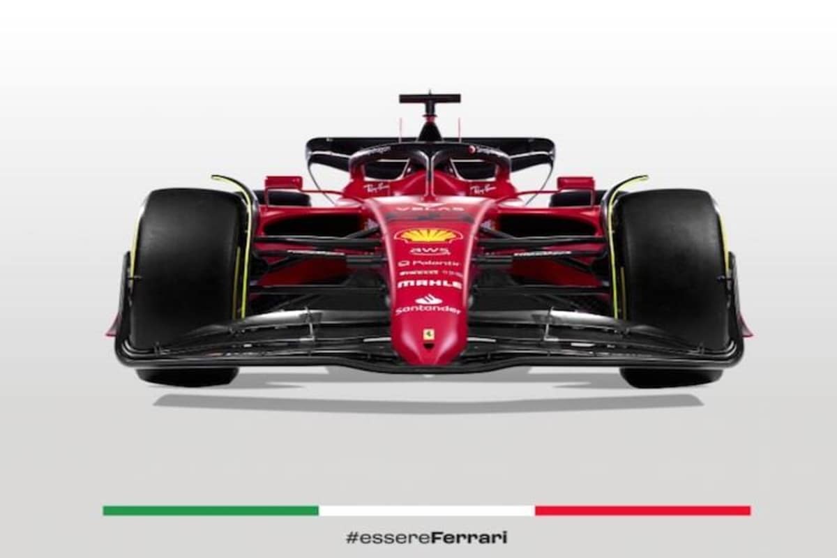 Spitze Fahrzeugnase und recht kleiner Lufteinlass für den Motor