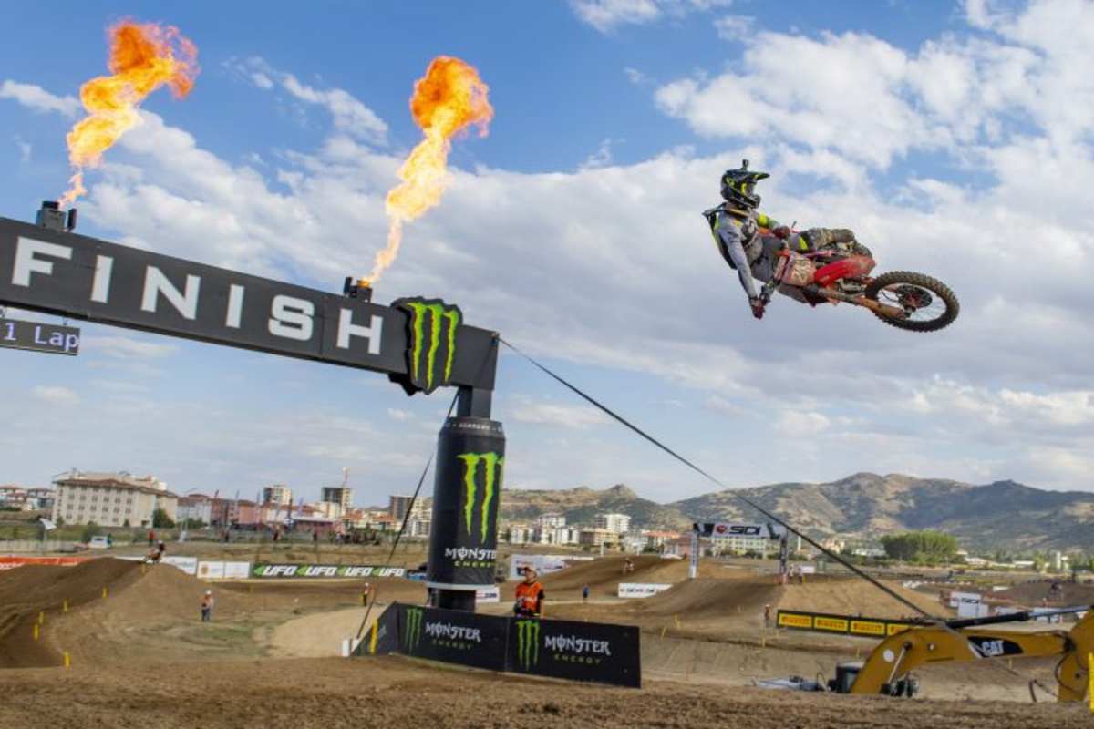 Tim Gajser gönnte sich zu seinem 25. Geburtstag einen Laufsieg