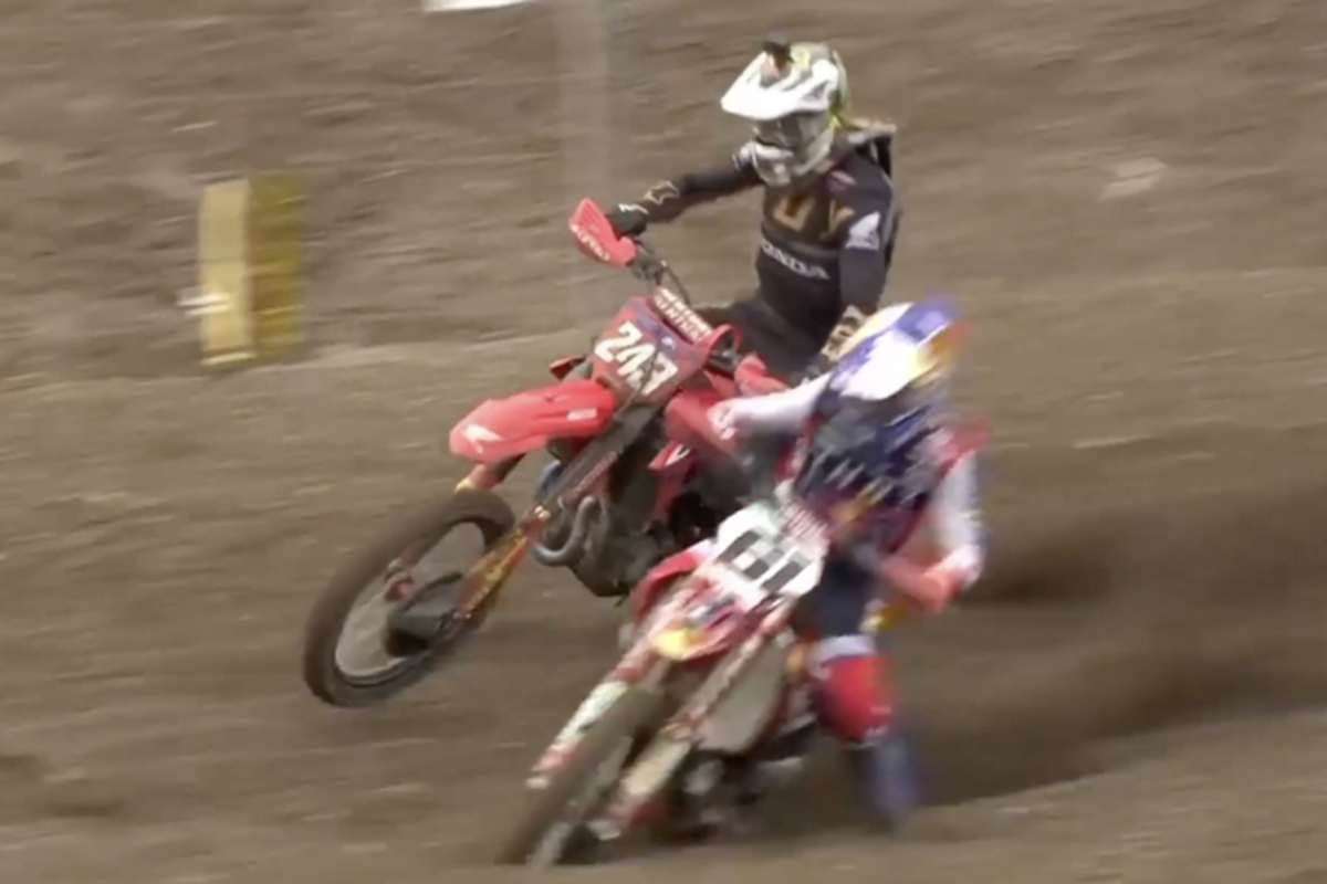 Tim Gajser setzt zum Überholen an