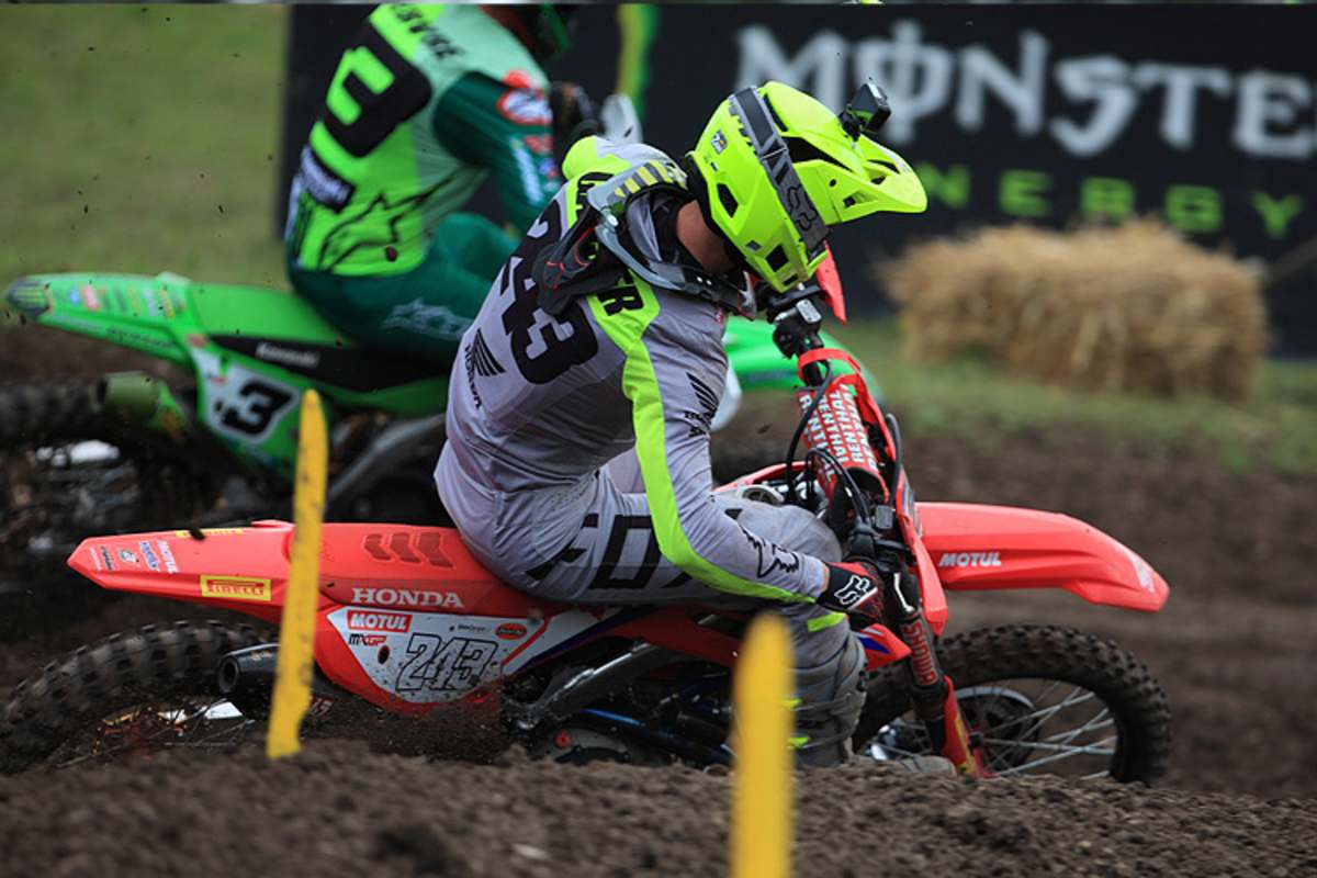 Tim Gajser setzt sich im zweiten Lauf gegen Romain Febvre durch